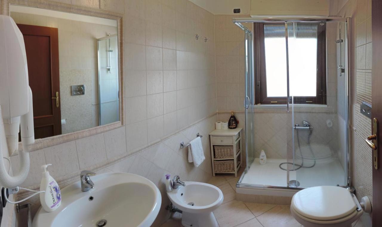 La Fiera Guesthouse Φιουμιτσίνο Εξωτερικό φωτογραφία