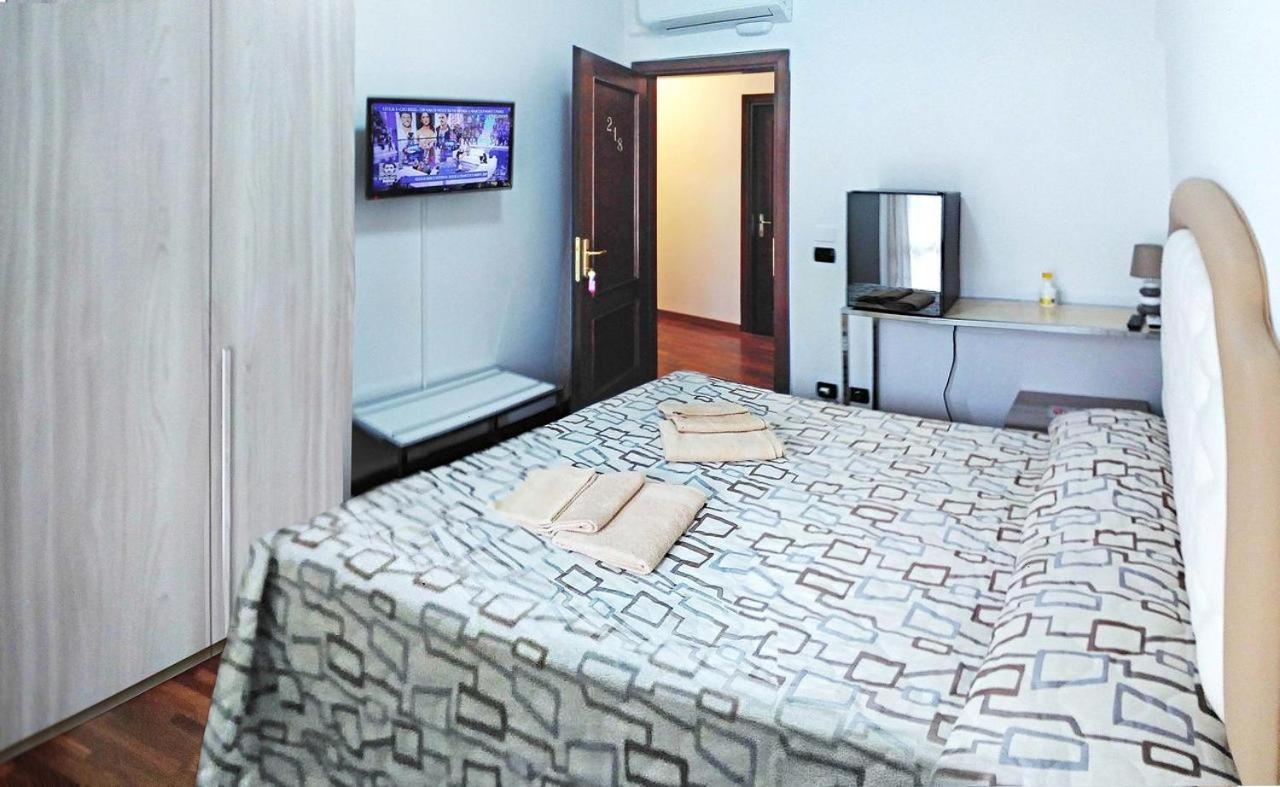 La Fiera Guesthouse Φιουμιτσίνο Εξωτερικό φωτογραφία