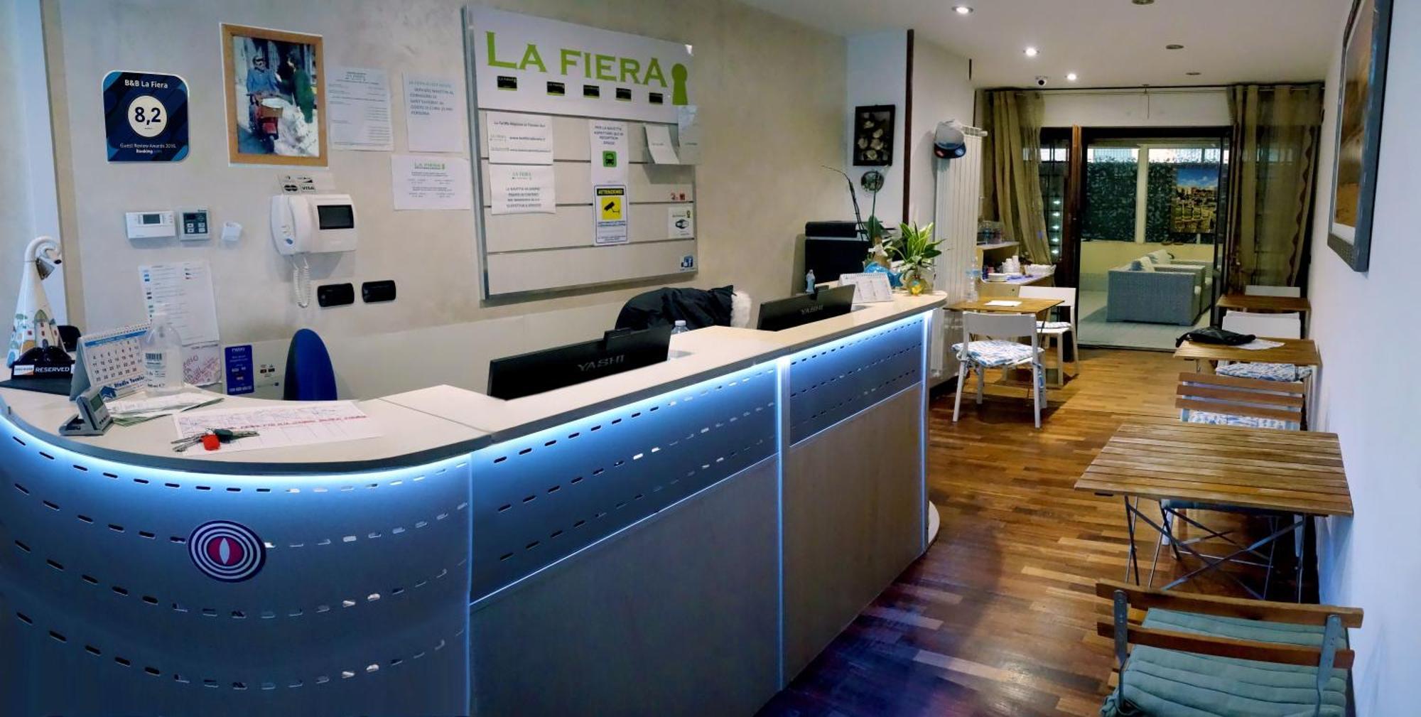 La Fiera Guesthouse Φιουμιτσίνο Εξωτερικό φωτογραφία