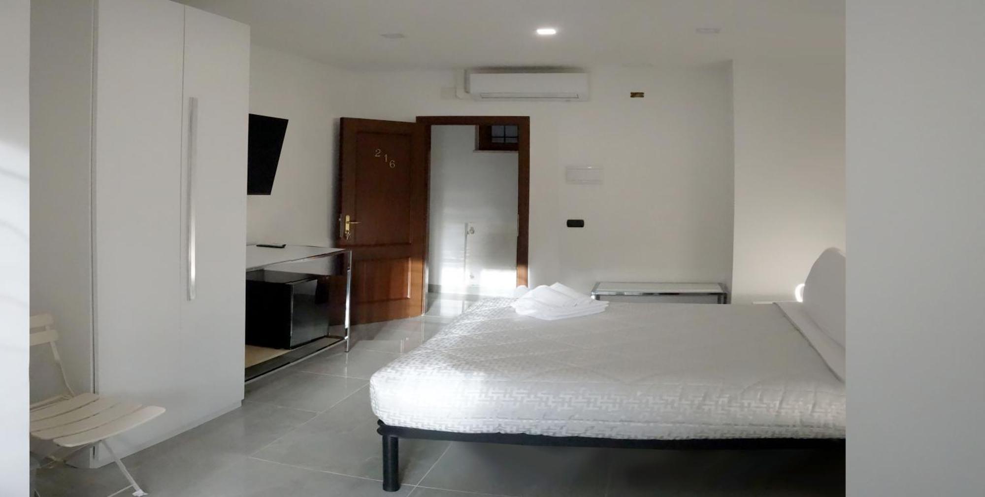 La Fiera Guesthouse Φιουμιτσίνο Εξωτερικό φωτογραφία